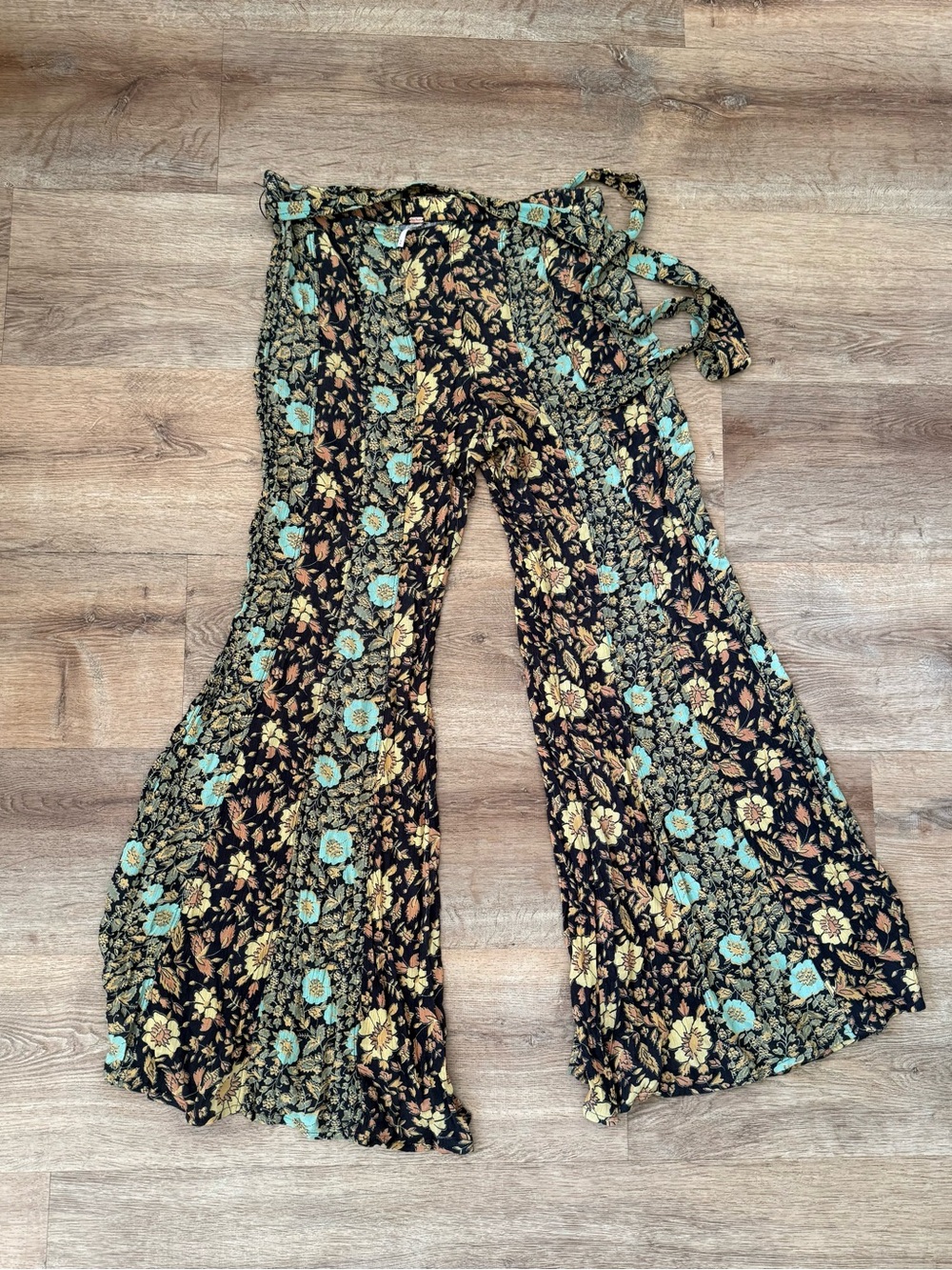 New!! Free People Bali Sultry Boho Flare Pants - size medium